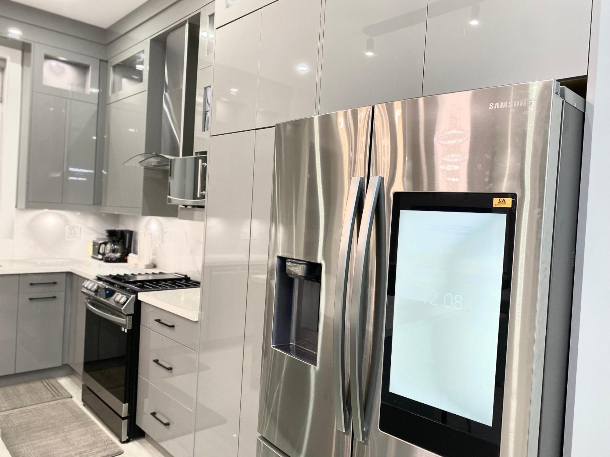 Modern And New House Near Pne With Big Garden And Free Parking Daire Vancouver Dış mekan fotoğraf