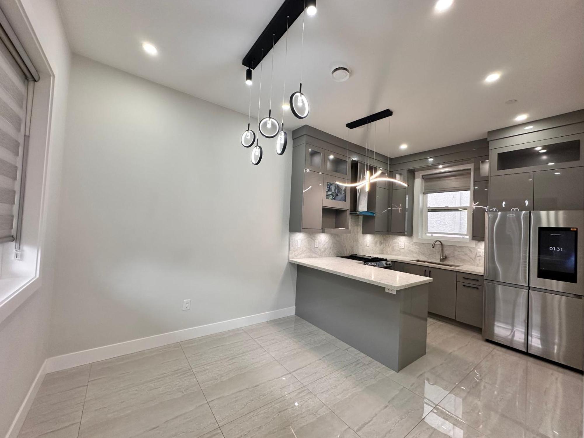Modern And New House Near Pne With Big Garden And Free Parking Daire Vancouver Dış mekan fotoğraf